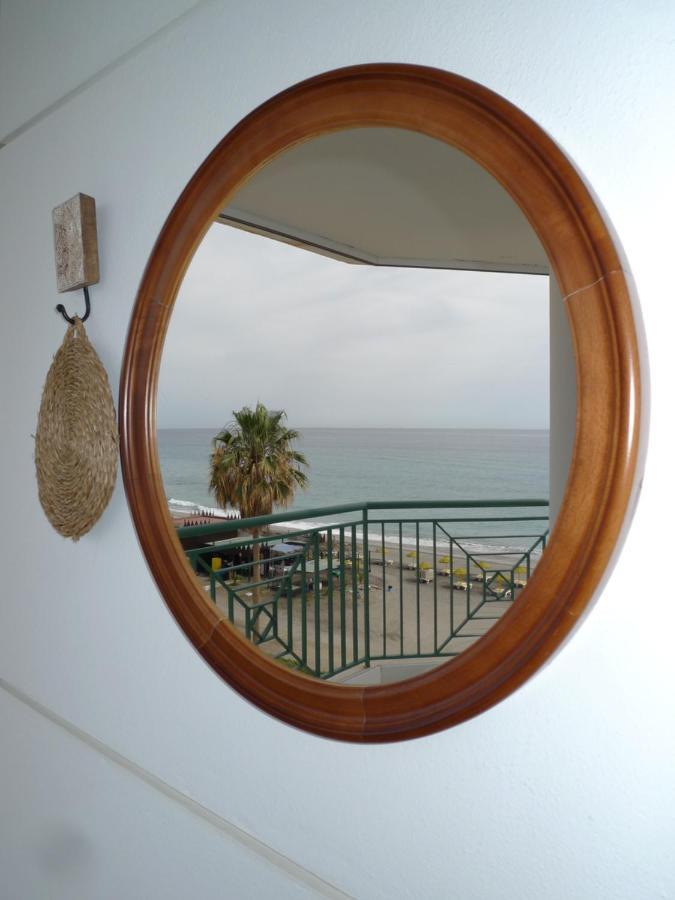 Torrox Costa Beachfront Apartment المظهر الخارجي الصورة